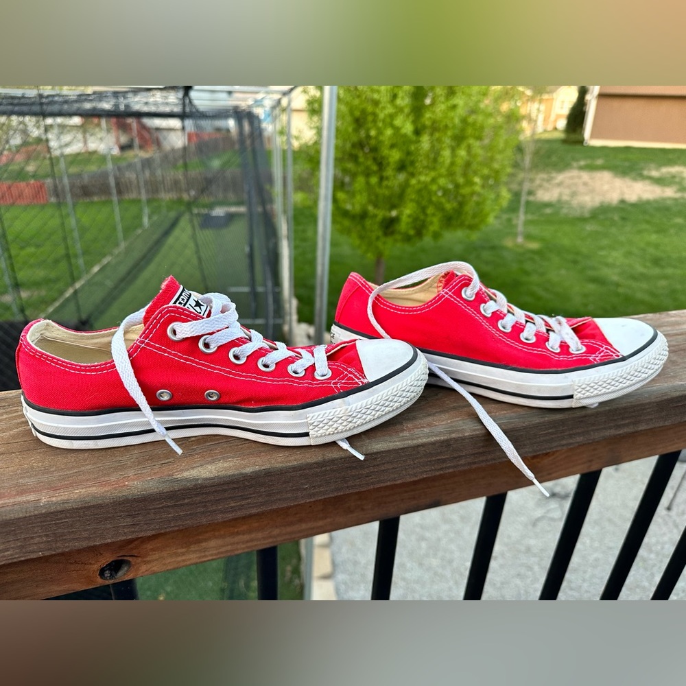 Red converse unisex men women
